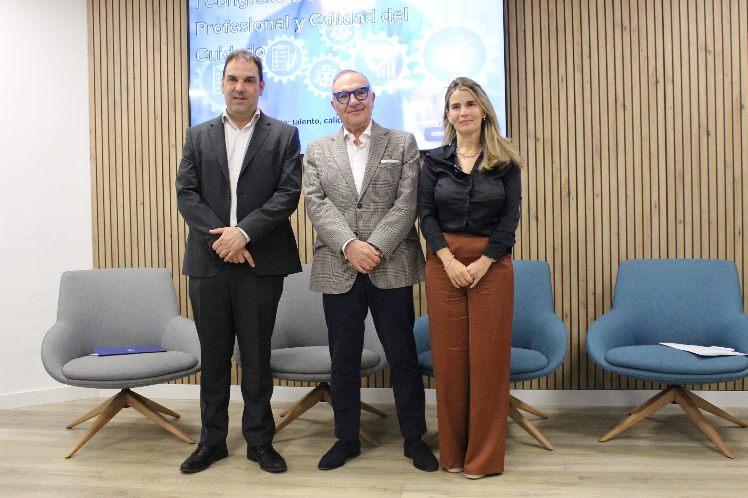 Alberto Rando, director de proyectos y consultoria de Fnn, José Manuel Baltar, presidente de ASPE, y Petra Moreno, Directora de Fnn, durante un encuentro organizado por FNN Formación