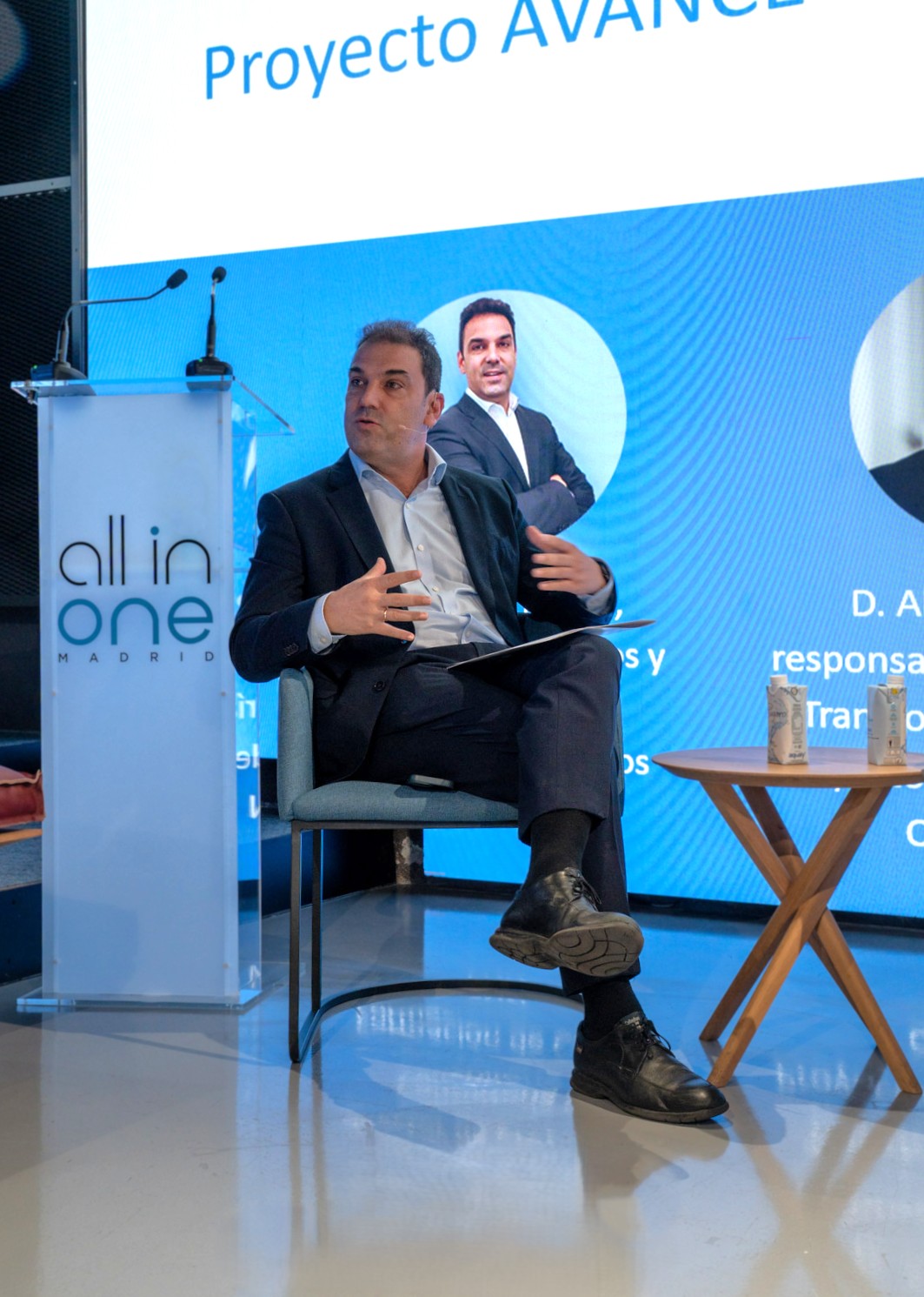 Alberto Rando, director de Proyectos y Consultoría de Formación de FNN, moderando la mesa del Proyecto AVANCE de ASPE